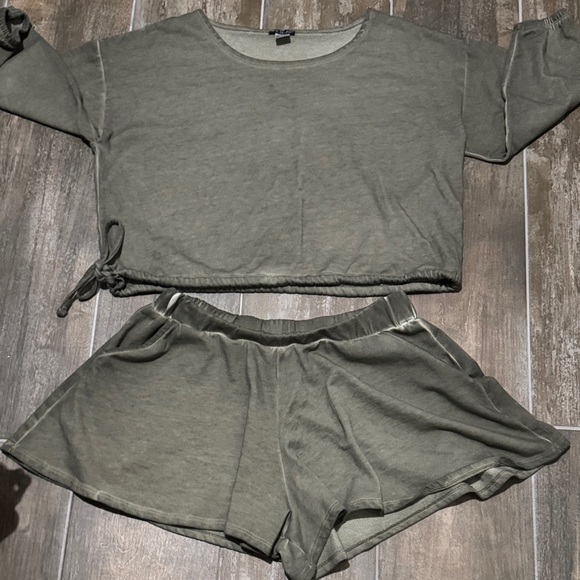 VENUS Olive Green Short Set - Picture 7 of 10